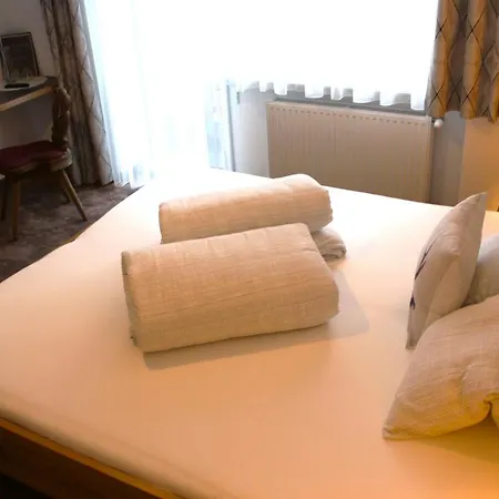 Garni Jaegerheim Bed & Breakfast *