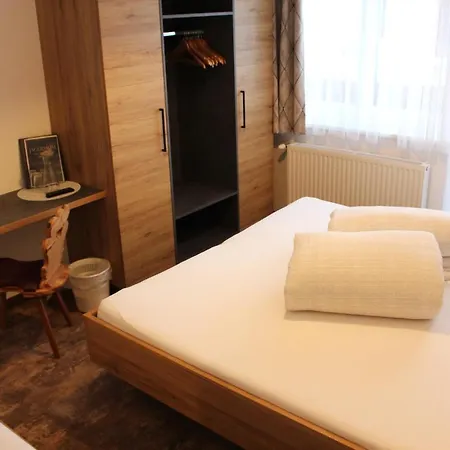 Garni Jaegerheim Bed & Breakfast *
